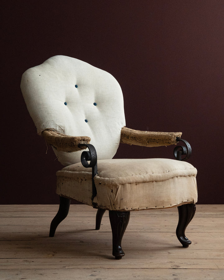 DEEP SEATED ARMCHAIR
