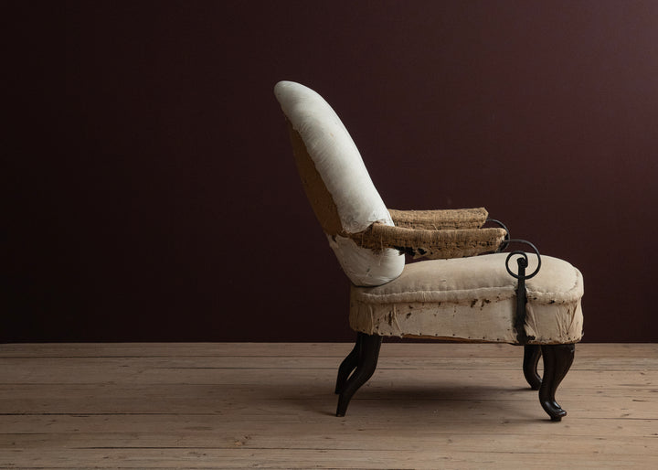 DEEP SEATED ARMCHAIR