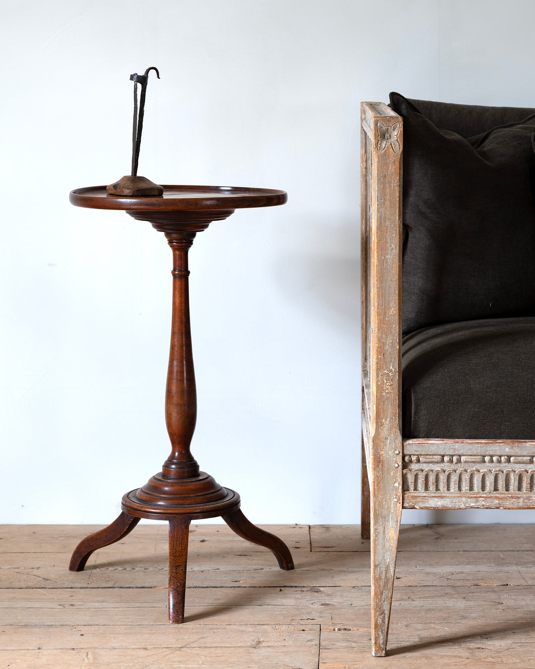 GEORGIAN TRIPOD TABLE