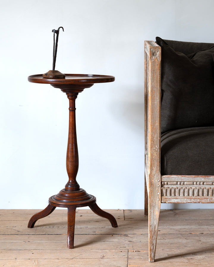 GEORGIAN TRIPOD TABLE