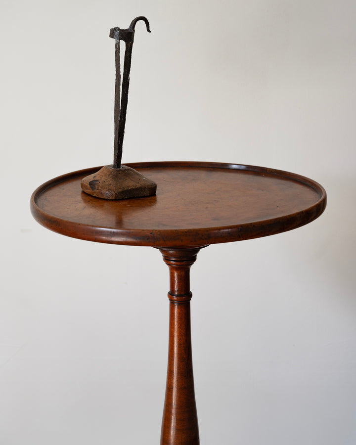 GEORGIAN TRIPOD TABLE