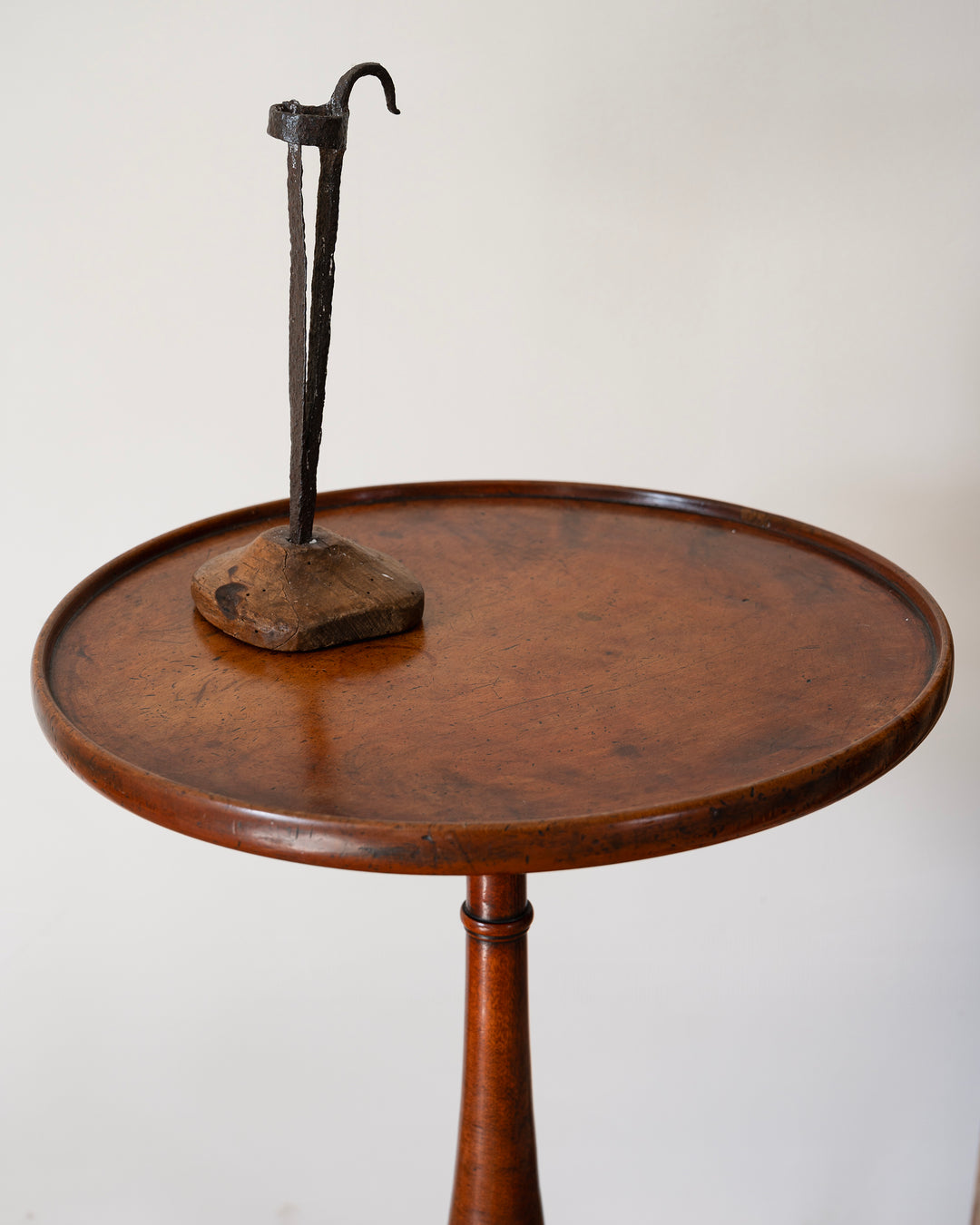 GEORGIAN TRIPOD TABLE