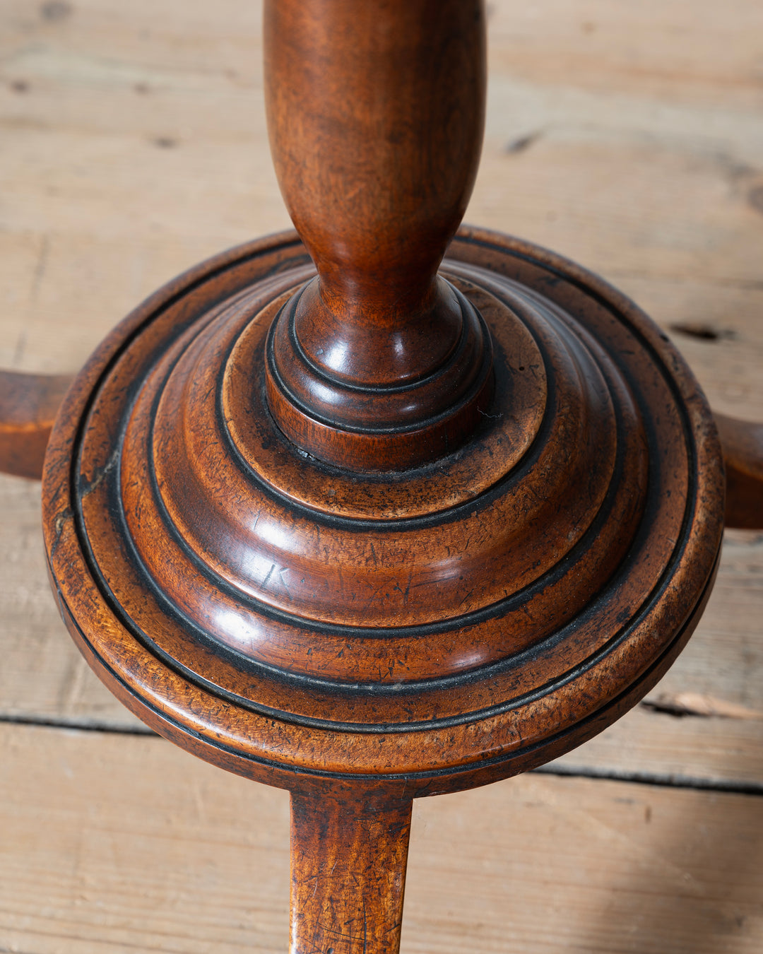 GEORGIAN TRIPOD TABLE