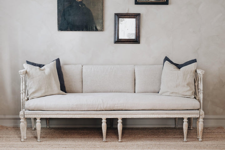 Fine 19th century late Gustavian daybed sofa