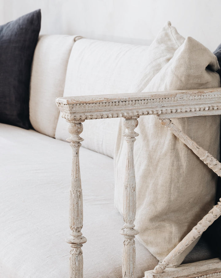 Fine 19th century late Gustavian daybed sofa