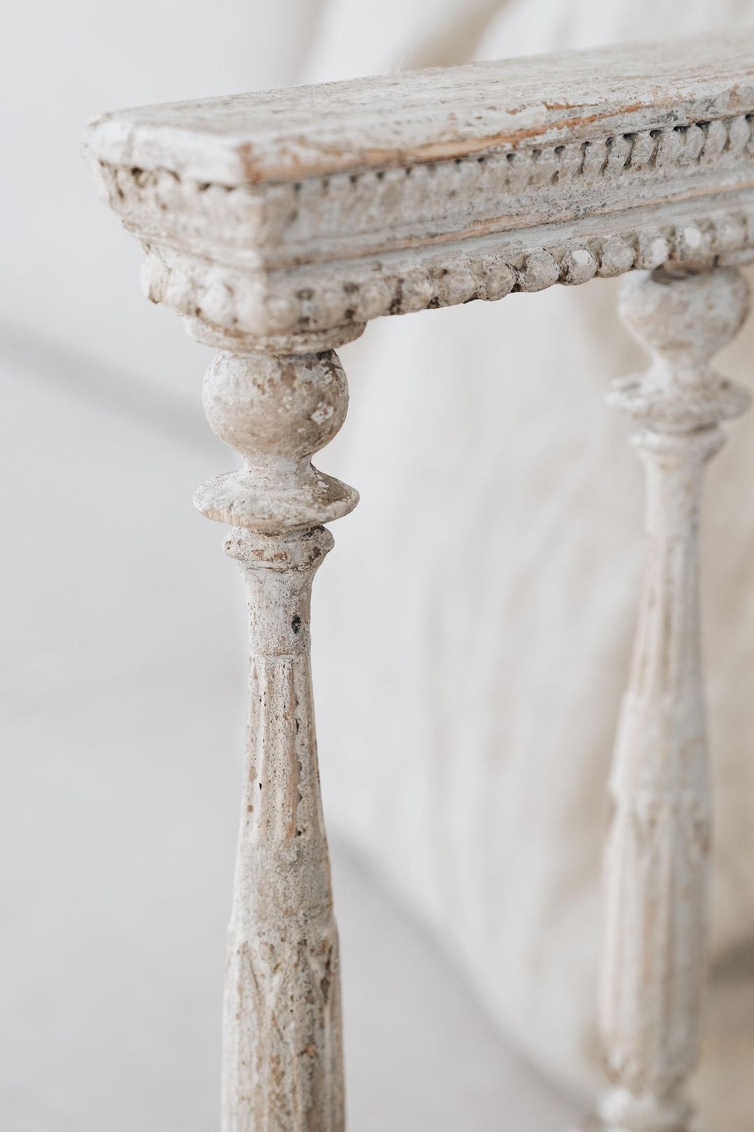 Fine 19th century late Gustavian daybed sofa
