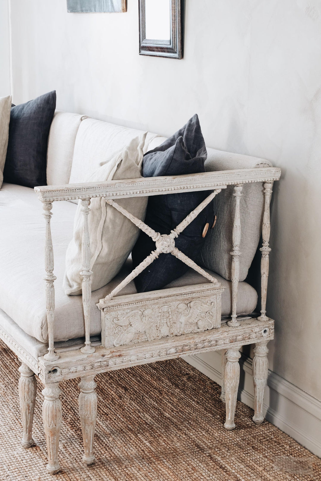 Fine 19th century late Gustavian daybed sofa