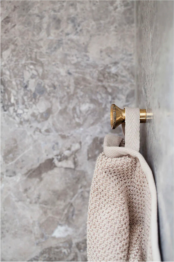 Heritage Flat Hook - T01.016.555