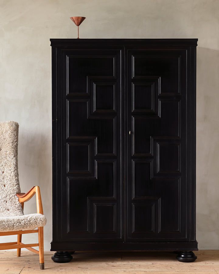 Bar cabinet