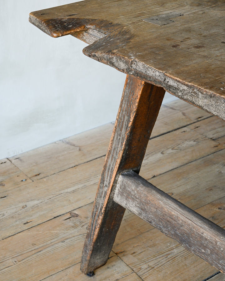 vernacular farmhouse dining table