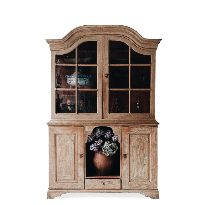 Rococo vitrine cabinet