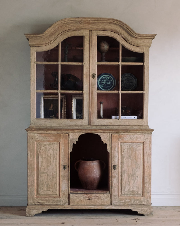 Rococo vitrine cabinet