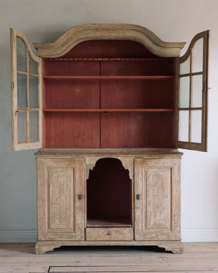 Rococo vitrine cabinet