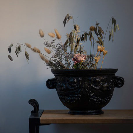 Amor Urn