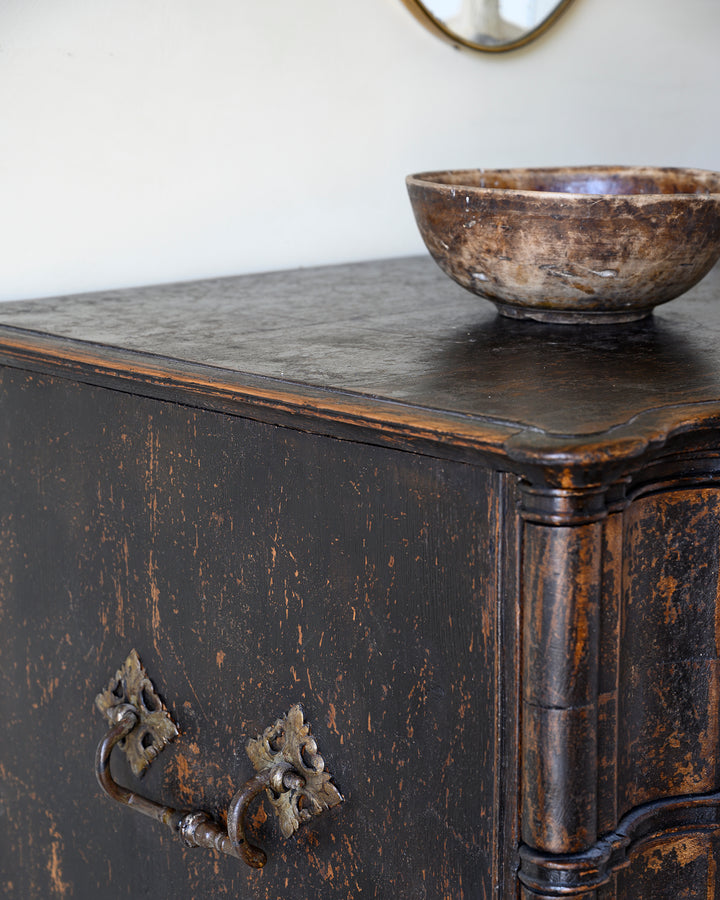 Baroque commode