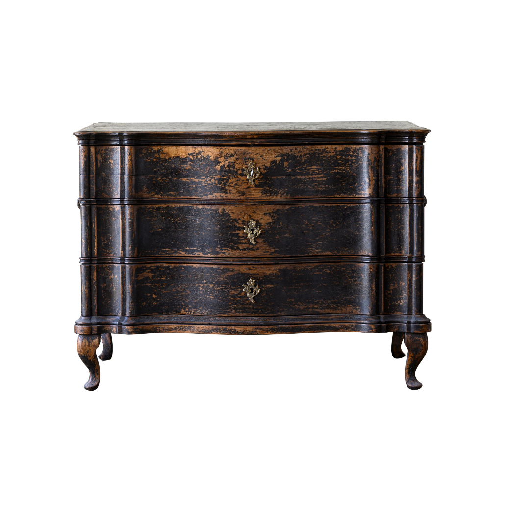 Baroque commode