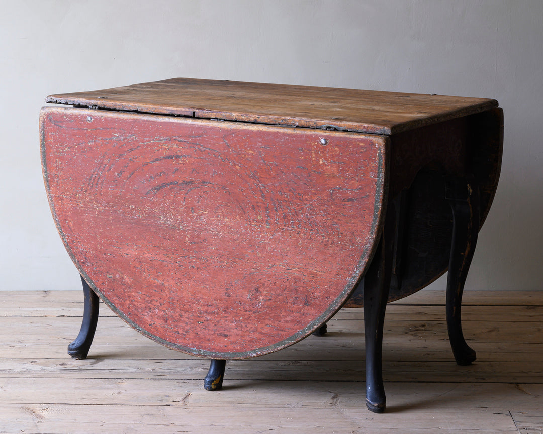 Late Baroque drop-leaf table