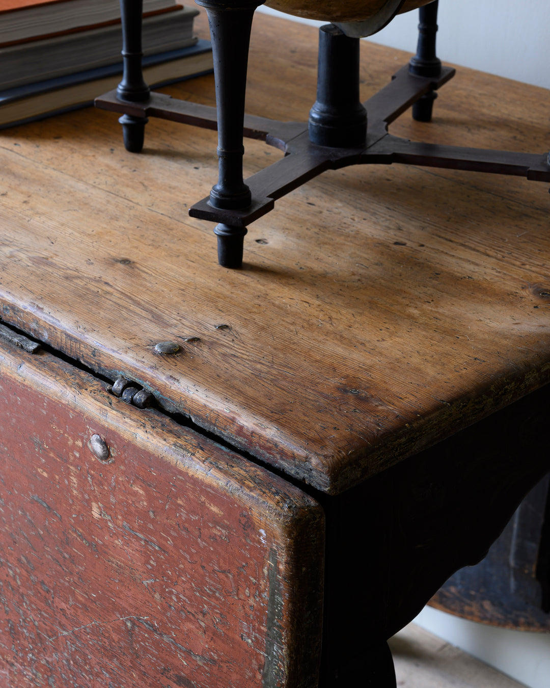 Late Baroque drop-leaf table