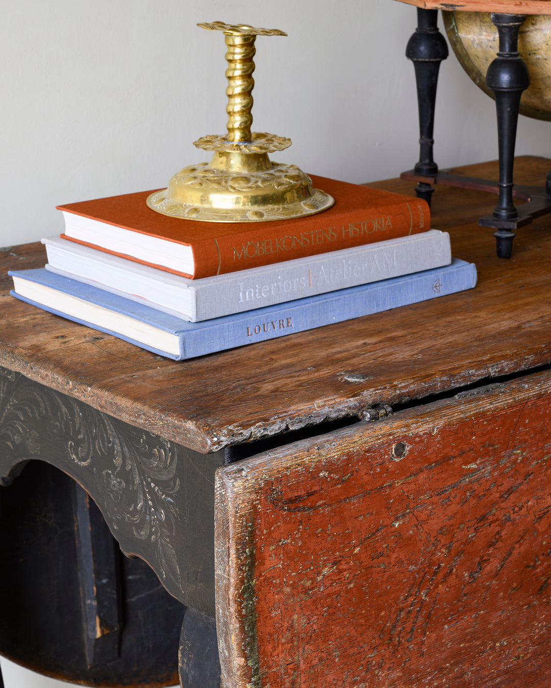 Late Baroque drop-leaf table