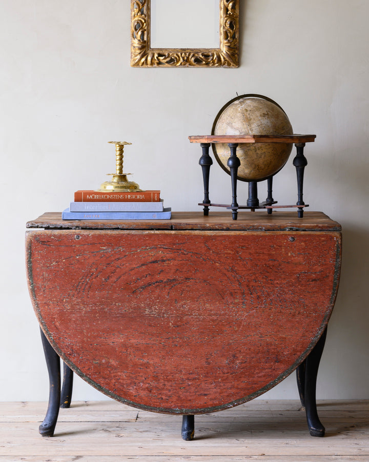 Late Baroque drop-leaf table