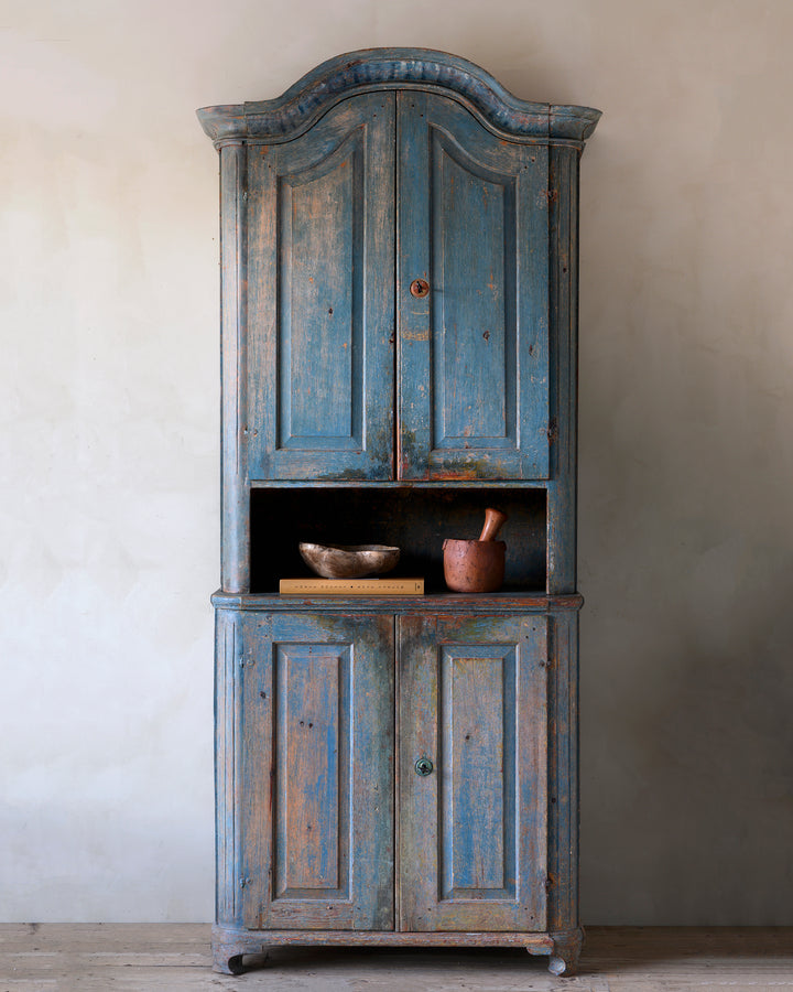 Rococo cabinet