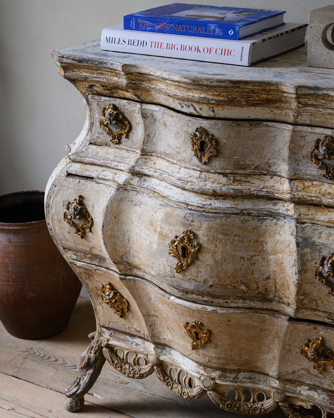 Rococo bombé-shaped commode