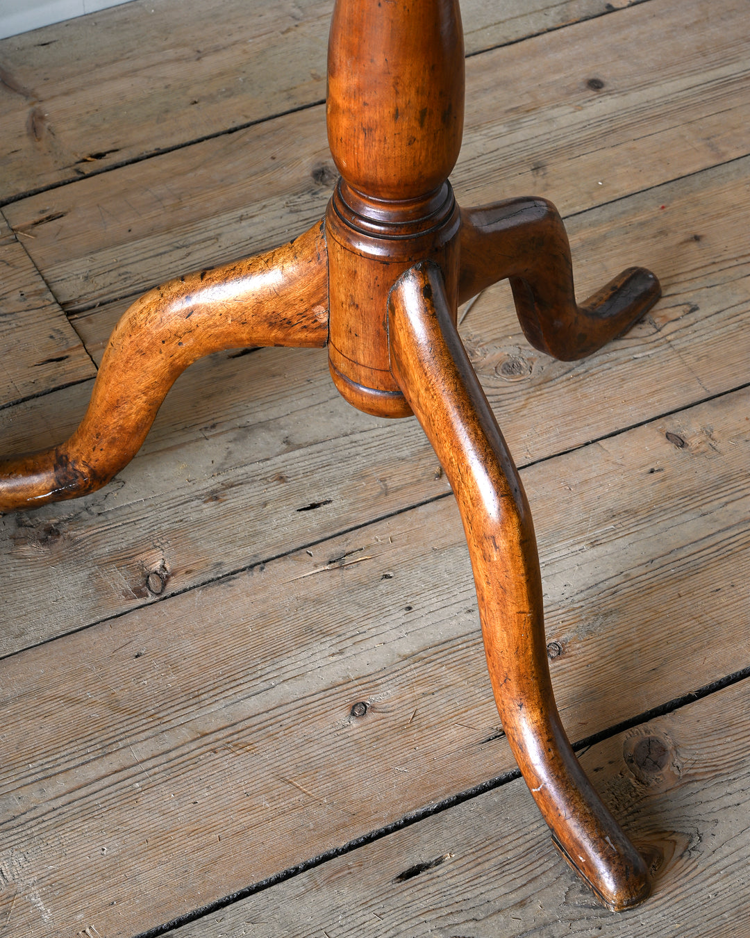 Swedish Rococo tilt-top table
