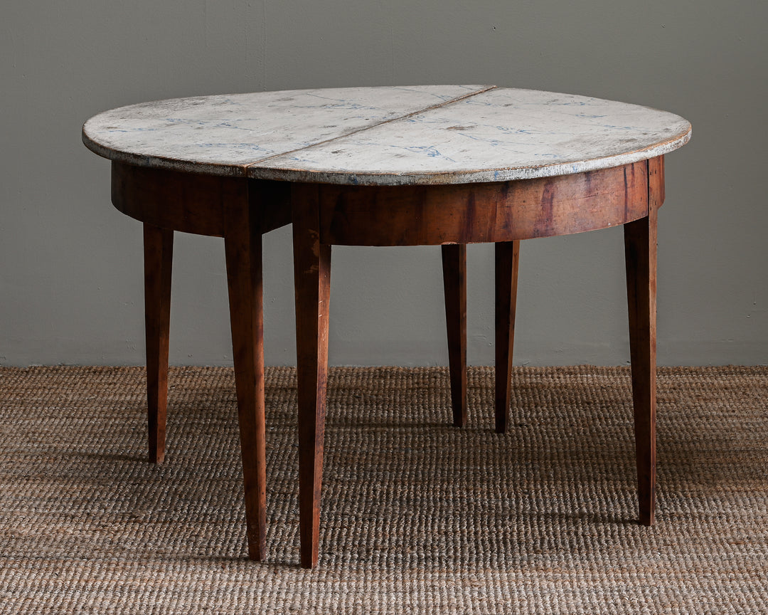 Demi-lune tables