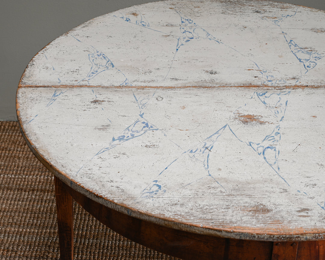 Demi-lune tables
