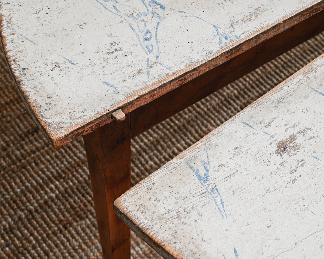 Demi-lune tables