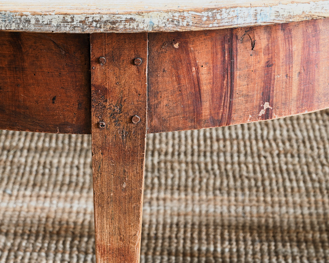 Demi-lune tables